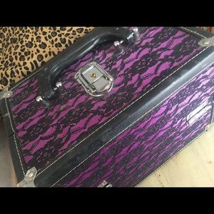 A great make up tote with shelves on the inside.